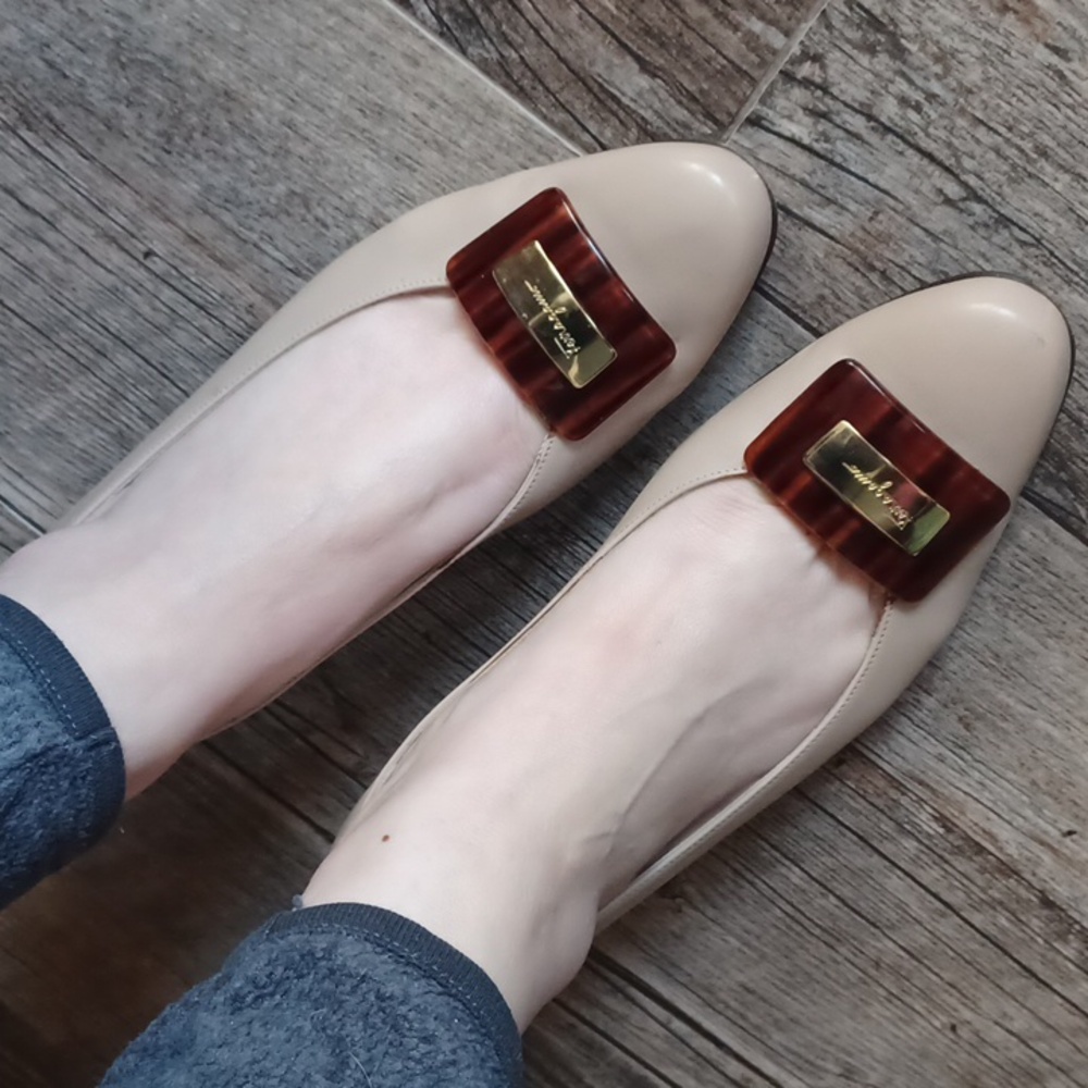 Vintage Salvatore Ferragamo Beige Leather Pumps - Picture 14 of 16
